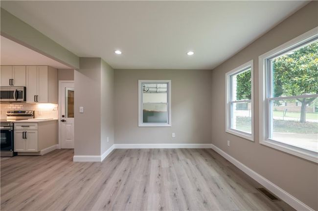 5961 John St, House other with 3 bedrooms, 2 bathrooms and 5 parking in Austell GA | Image 4