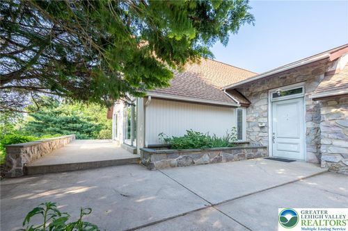 68 Knoll Cir, BOYERTOWN, PA, 19512-9659 | Card Image