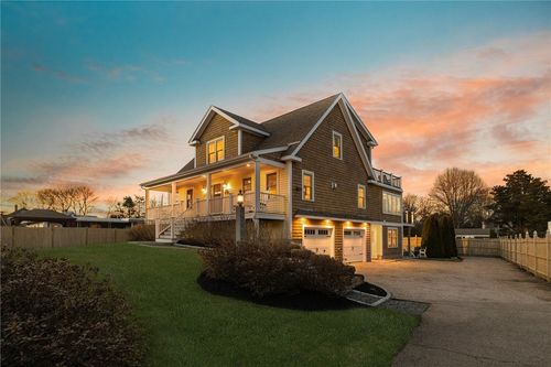 81 S Pier Rd, Narragansett, RI, 02882-3729 | Card Image