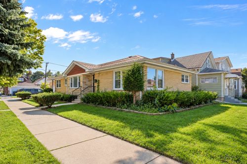 5701 W Henderson St, Chicago, IL, 60634-4331 | Card Image