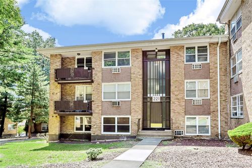 e-221 Kearsing Pkwy, Monsey, NY, 10952-7220 | Card Image
