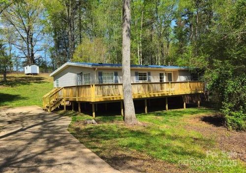 3325 Stony Brook Cir, Newton, NC, 28658-8720 | Card Image