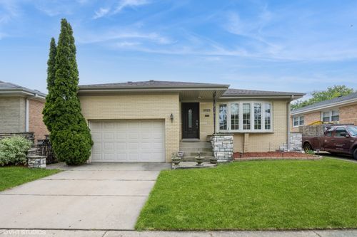 6846 N Dowagiac Ave, Chicago, IL, 60646-2835 | Card Image