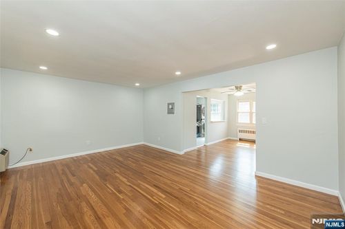 32 Wedgewood Dr, Verona, NJ, 07044-2194 | Card Image