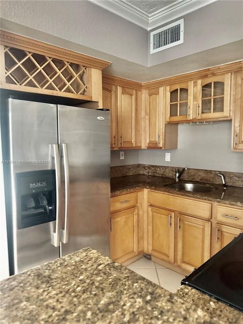 apt-29-924 Se 2nd St, Fort Lauderdale, FL, 33301-3620 | Card Image