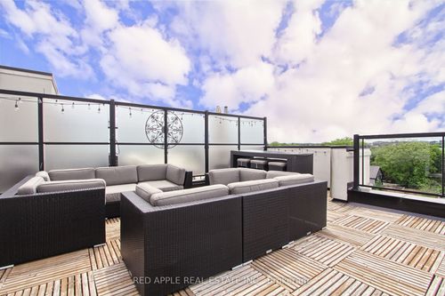 110-600 Alex Gardner Cir, Aurora, ON, L4G3G5 | Card Image