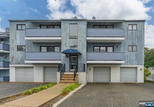 4 Domessina Ln, Caldwell, NJ, 07006-4853 | Card Image