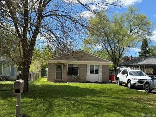 22017 Seminole St, Southfield, MI, 48033-3559 | Card Image