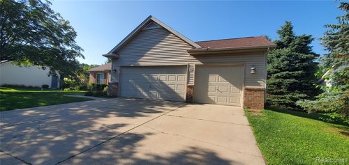2077 Holly Berry Ln, Commerce Township, MI, 48390-2733 | Card Image