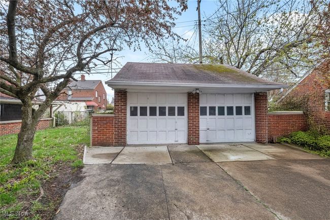 Detached garage with fence | Image 49