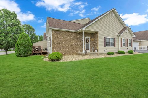 106 Clearwater Dr, Ellwood City, PA, 16117-3058 | Card Image
