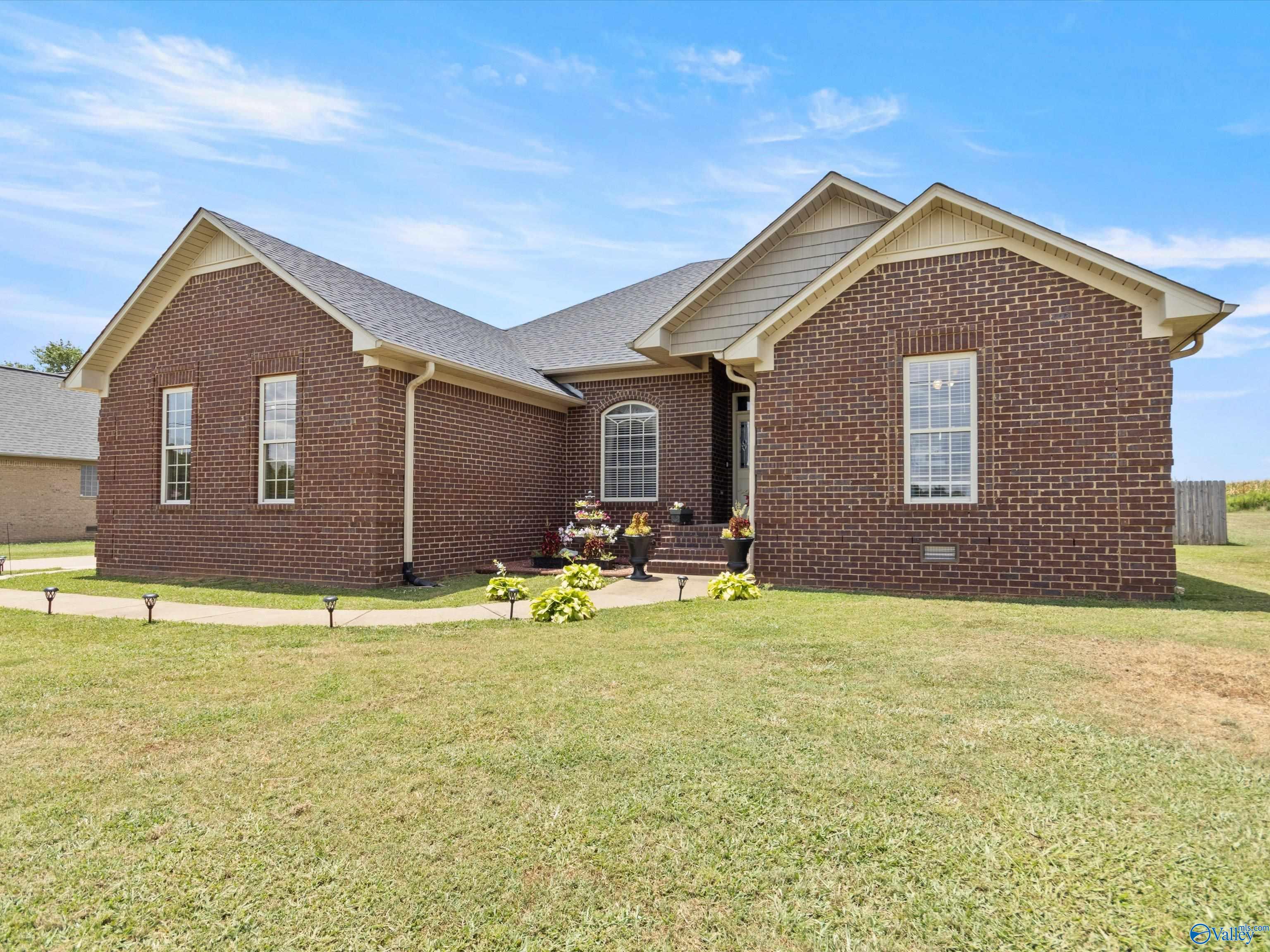 Lindsay Ln, Athens, AL 35613