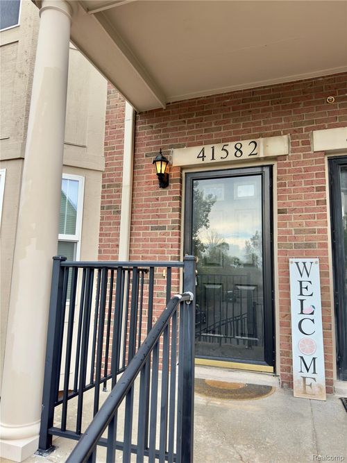 68-41582 Hamlet Ln, Novi, MI, 48375-1859 | Card Image