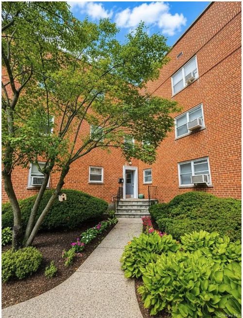 t4-320 S Broadway, Tarrytown, NY, 10591-5408 | Card Image