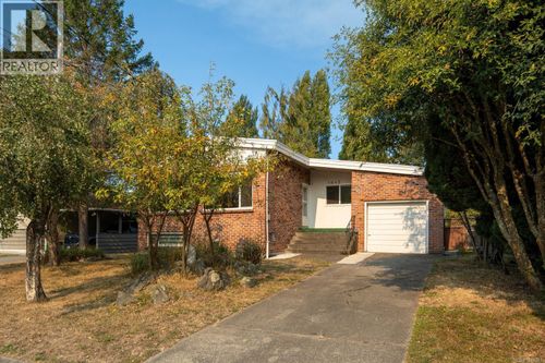 1642 Richardson St, Victoria, BC, V8S1R4 | Card Image
