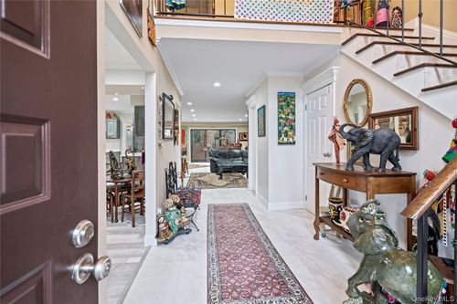 38 Maple Ct, Jericho, NY, 11753 | Card Image