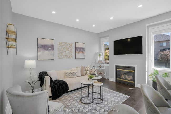 31 Sedgeway Hts, House attached with 3 bedrooms, 4 bathrooms and 3 parking in Vaughan ON | Image 6