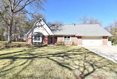 6401 S 221st East Avenue, House other with 4 bedrooms, 3 bathrooms and null parking in Broken Arrow OK | Image 1