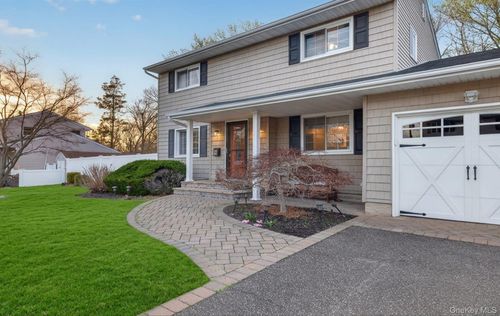 19 Shelton Ct, Commack, NY, 11725-2417 | Card Image