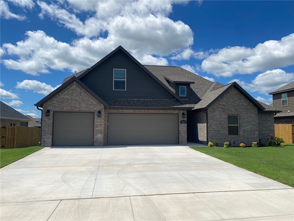 Montichiello St, Tontitown, AR 72762