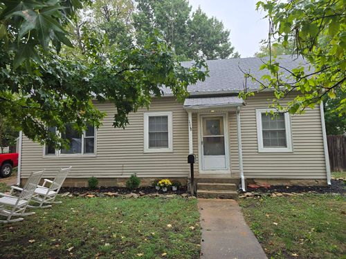 1118 Thompson St, Winfield, KS, 67156-3815 | Card Image