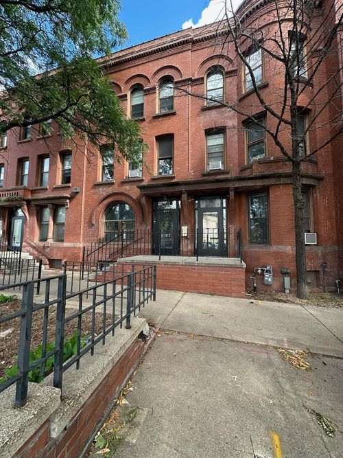 apt-10-824 S 10th St, Minneapolis, MN, 55404-1365 | Card Image