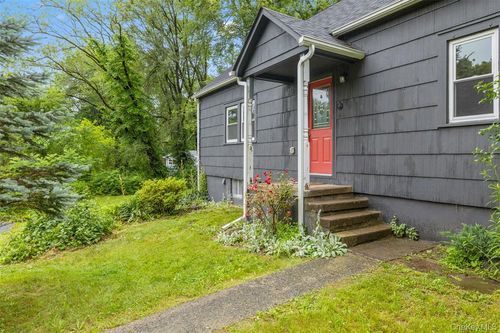 27 Amato Ln, Highland, NY, 12528-2901 | Card Image