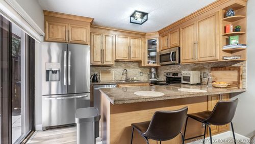 725 Nw 99th Cir, Plantation, FL, 33324-4946 | Card Image