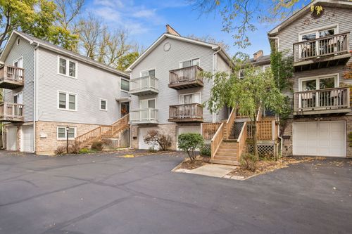 103 N Bennett St, Geneva, IL, 60134-2208 | Card Image