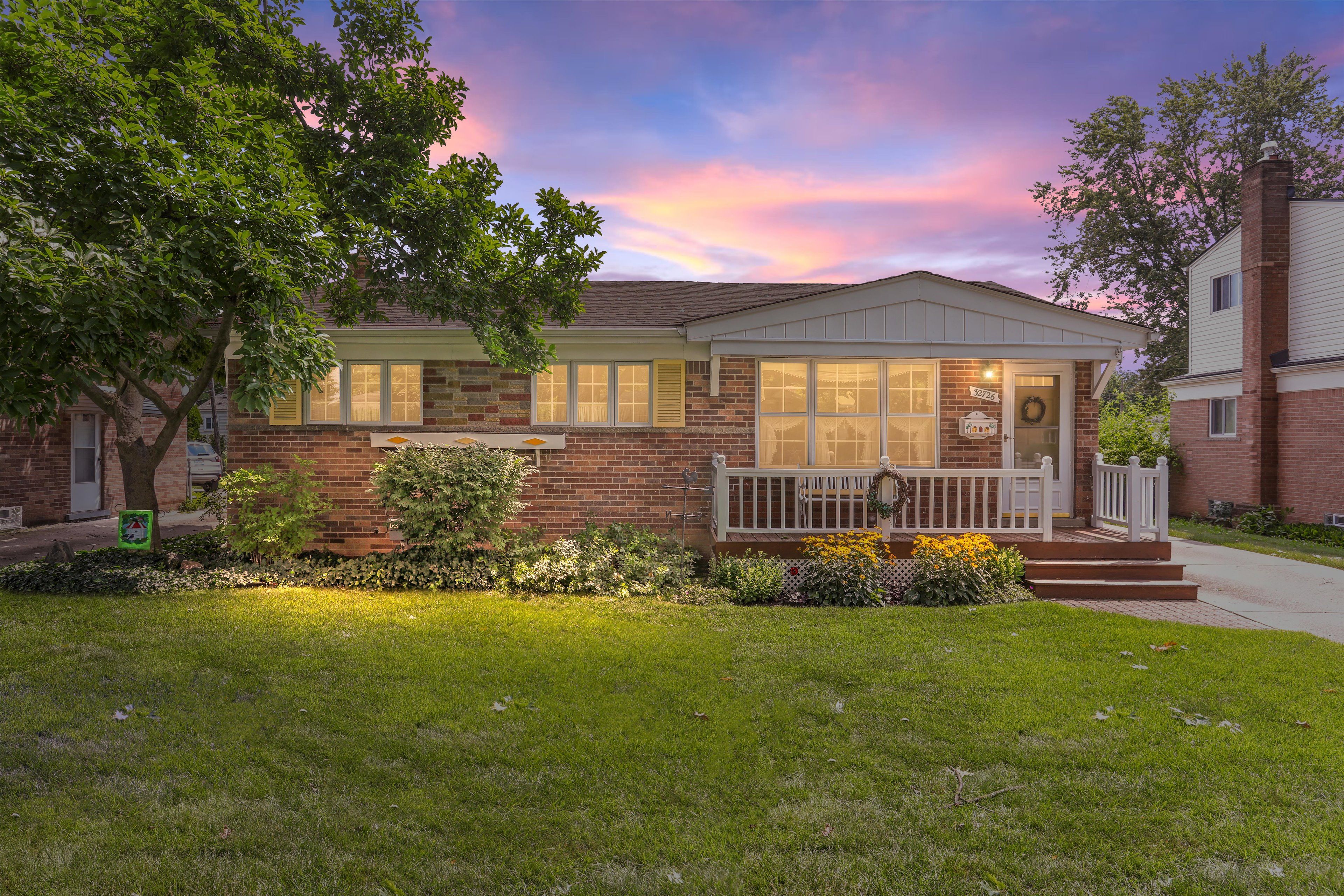 Tuxedo Ct, Warren, MI 48092