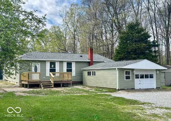 view of front of property featuring a deck and a front lawn | Image 5