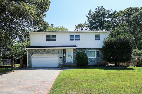 4 Terry Ct, Babylon, NY, 11703-1920 | Card Image