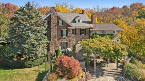 2332 Kunsman Rd, Quakertown, PA, 18951-3368 | Card Image