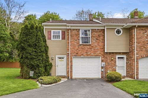 15 Dena Dr, Wanaque, NJ, 07465-1422 | Card Image