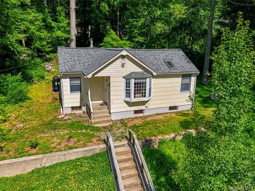 18 Winnebago Rd, Putnam Valley, NY, 10579-1542 | Card Image