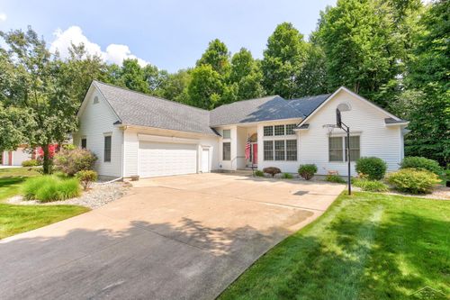 8646 Wandering Way, Freeland, MI, 48623-9556 | Card Image