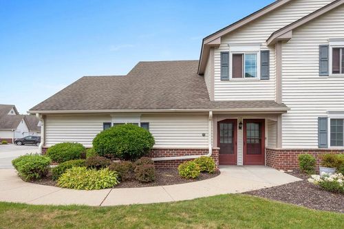 h-542 Pewaukee Road, Pewaukee, WI, 53072 | Card Image