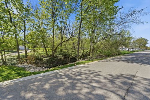 882 N Franklin Ave, Palatine, IL, 60067-2233 | Card Image