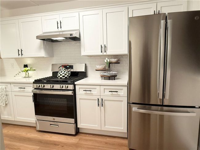 APT-7-202 - 650 E Greenwich Ave, Condo with 2 bedrooms, 2 bathrooms and 2 parking in West Warwick RI | Image 4