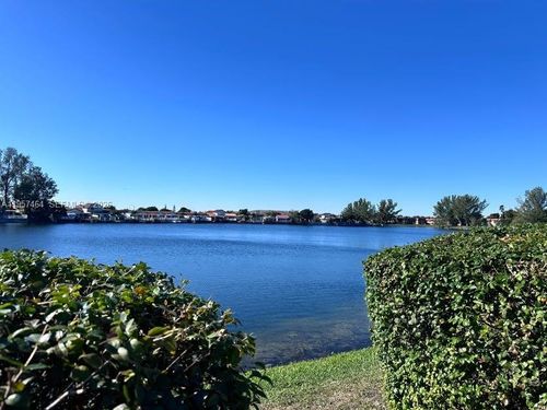 apt-12-2480 W 67th Pl, Hialeah, FL, 33016-7818 | Card Image