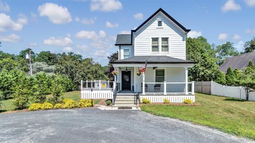 235 Cemetery Rd, East Marion, NY, 11939-1615 | Card Image