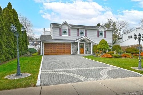 8 Brookstan Rd, Nesconset, NY, 11767-1506 | Card Image