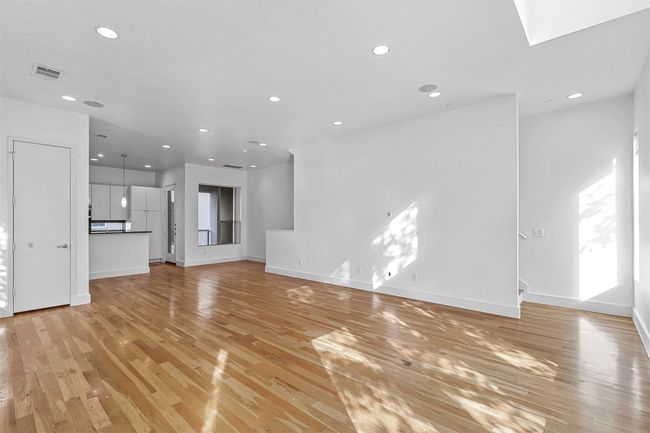 APT-1 - 1600 N Haskell Ave, Condo with 2 bedrooms, 3 bathrooms and null parking in Dallas TX | Image 6