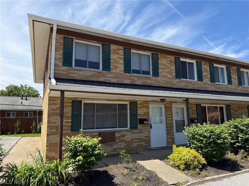 1582 Lee Terrace Dr, Wickliffe, OH, 44092-1604 | Card Image