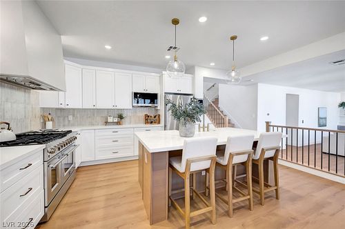 395 Suzanne Peak Ct, Henderson, NV, 89012-4859 | Card Image