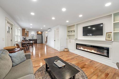 1-6-R Neptune Pl, Gloucester, MA, 01930 | Card Image