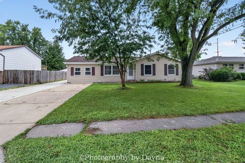 18 N West Ave, Bourbonnais, IL, 60914-1023 | Card Image