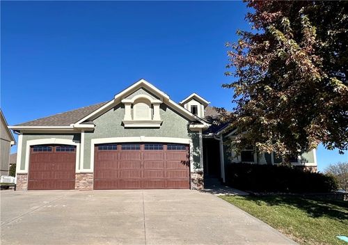 1112 Sw 10th St, Oak Grove, MO, 64075-9301 | Card Image