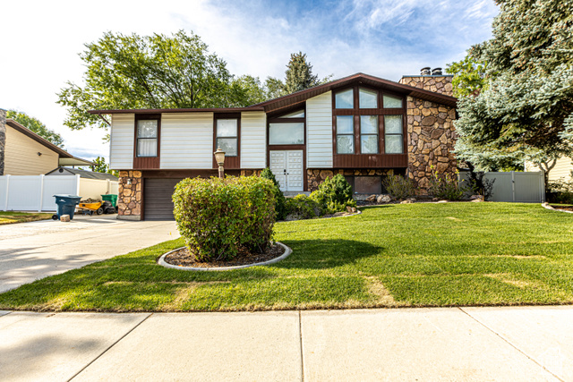 9060 , Sandy, UT 84093
