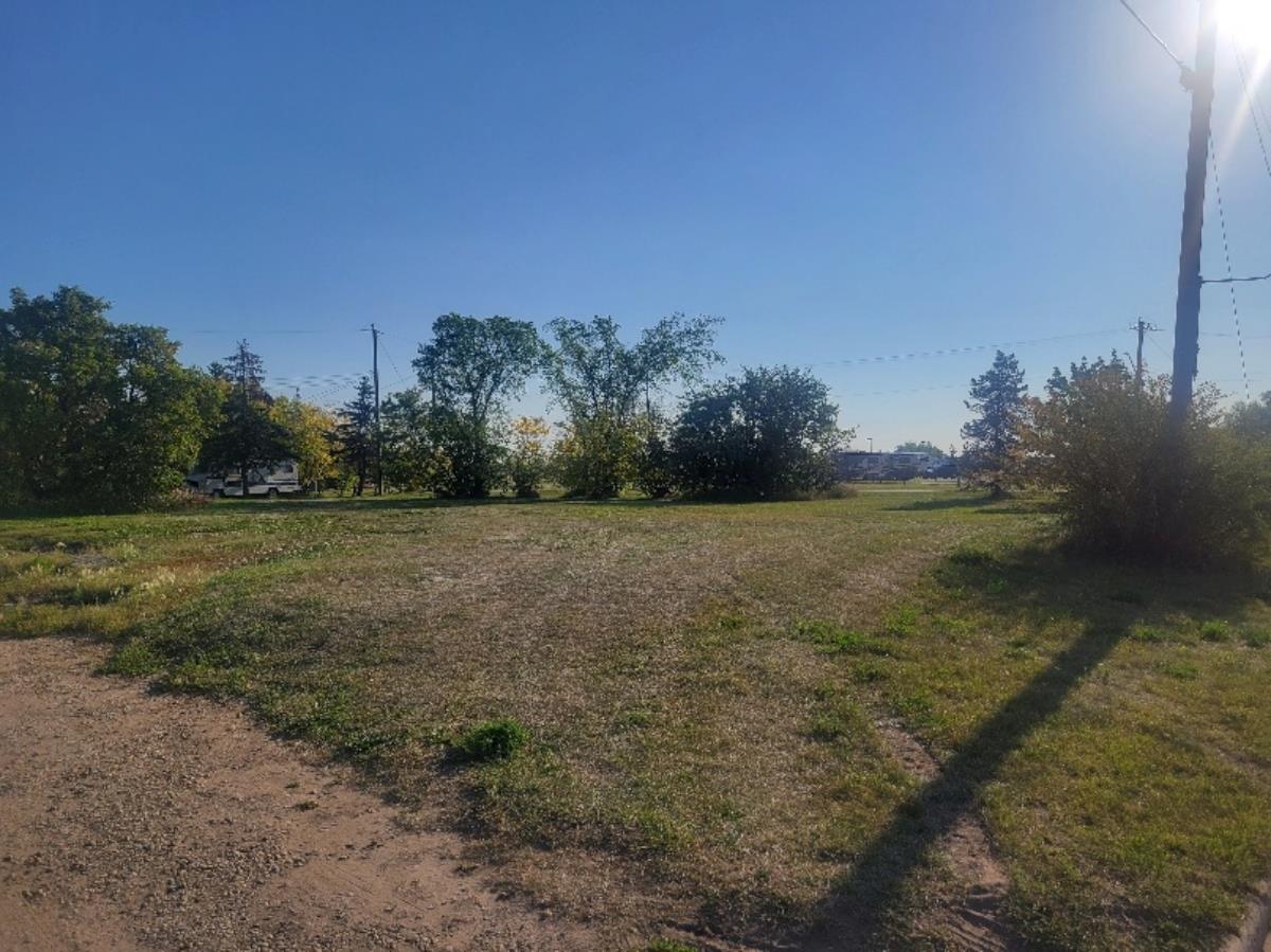 Land in Tofield